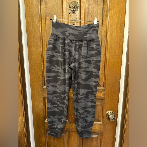 Athleta salutation high rise jogger - Picture 6 of 6